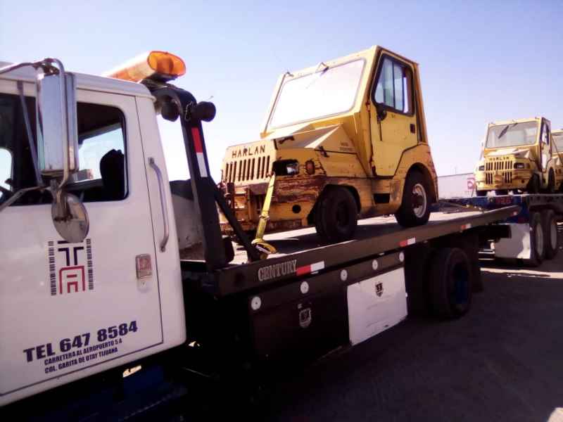 grua de tramitadora ayala transportando sin rodar auto